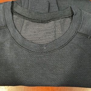 Lululemon metal vent Long sleeve XS